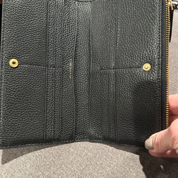 Tory Burch wallet black with gold accent - Picture 5 of 5